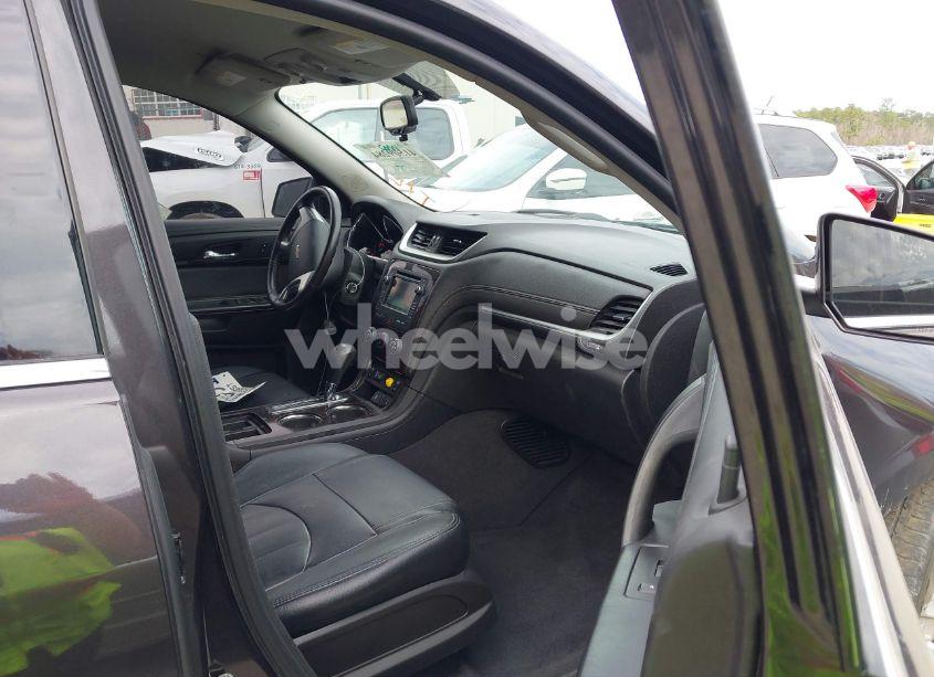 Photo 5 of 2017 Chevrolet Traverse 1LT (VIN 1GNKRGKD4HJ200643)