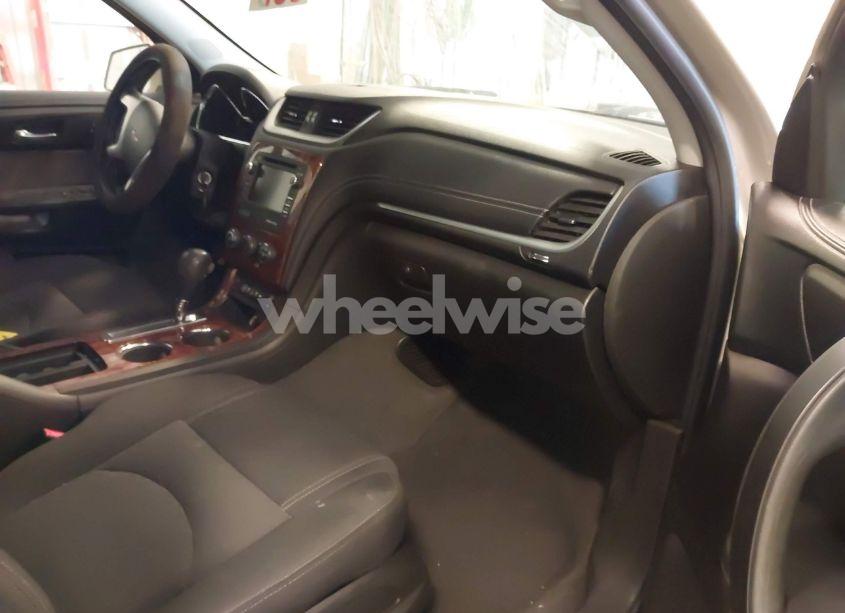 Photo 5 of 2013 Chevrolet Traverse 1LT (VIN 1GNKRGKD6DJ137409)