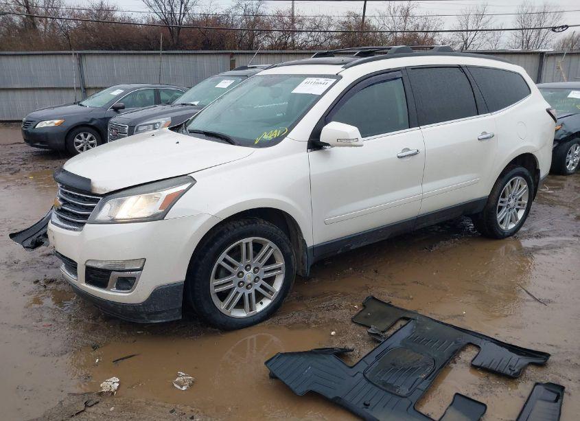 Photo 2 of 2015 Chevrolet Traverse 1LT (VIN 1GNKRGKD6FJ135355)