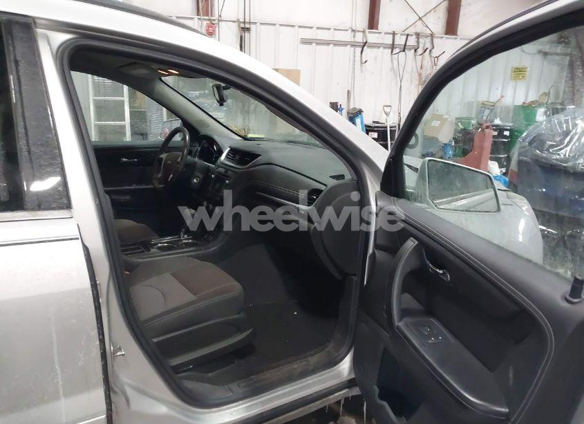 Photo 5 of 2016 Chevrolet Traverse 1LT (VIN 1GNKRGKD7GJ301142)