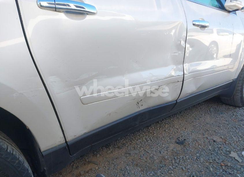 Photo 6 of 2014 Chevrolet Traverse 1LT (VIN 1GNKRGKD8EJ299270)