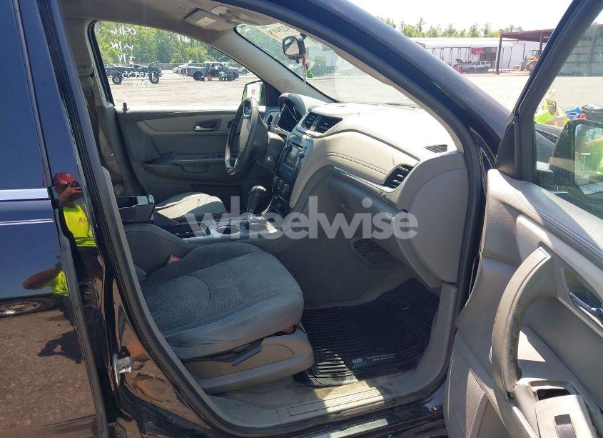 Photo 5 of 2017 Chevrolet Traverse 1LT (VIN 1GNKRGKD9HJ135935)