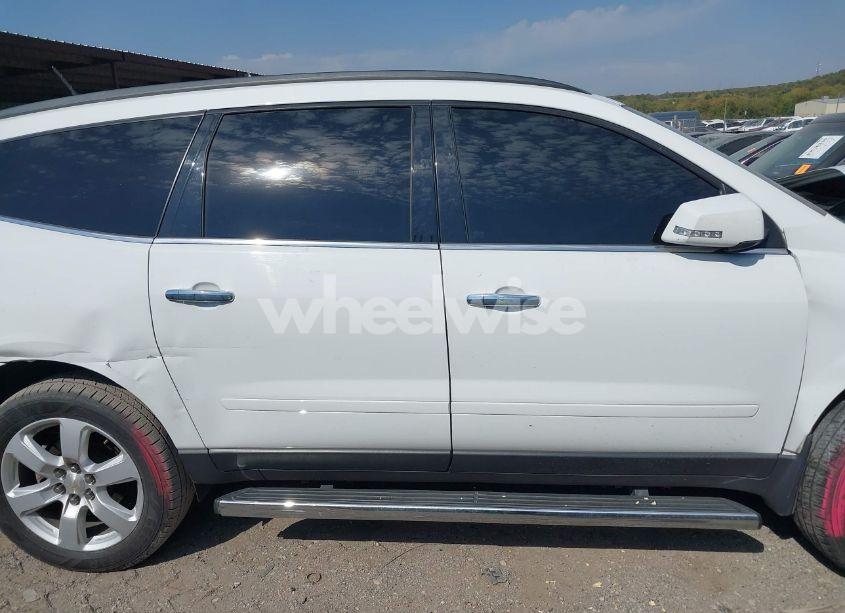 Photo 13 of 2017 Chevrolet Traverse 1LT (VIN 1GNKRGKDXHJ114401)