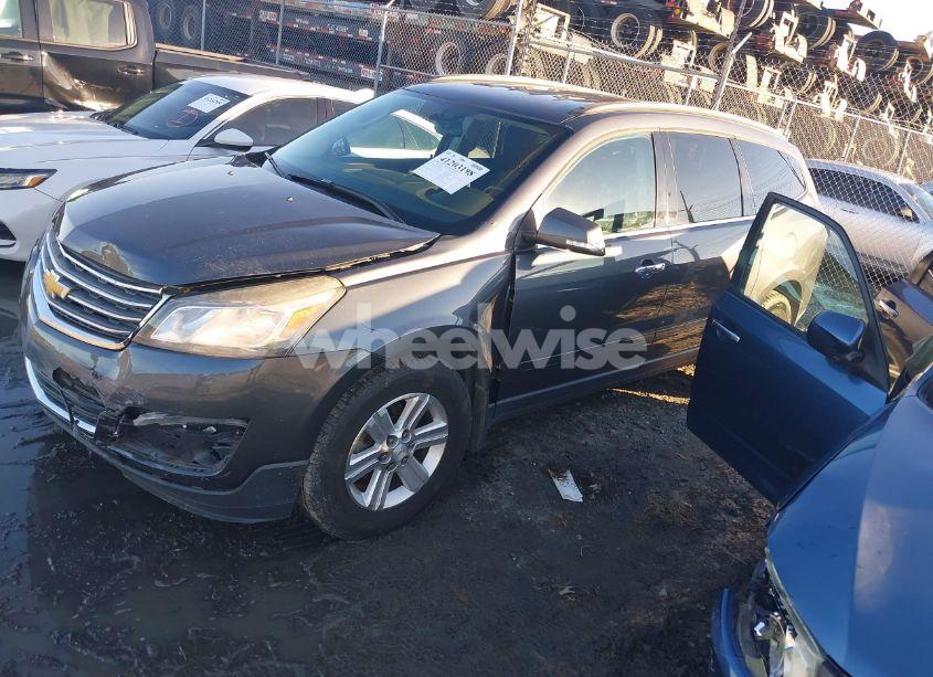 Photo 2 of 2014 Chevrolet Traverse 2LT (VIN 1GNKRHKD0EJ121861)