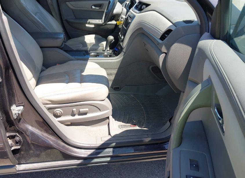 Photo 5 of 2015 Chevrolet Traverse 2LT (VIN 1GNKRHKD0FJ203624)