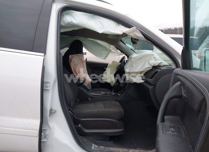 Photo 5 of 2016 Chevrolet Traverse 2LT (VIN 1GNKRHKD0GJ201762)