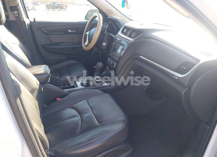 Photo 5 of 2016 Chevrolet Traverse 2LT (VIN 1GNKRHKD0GJ271990)