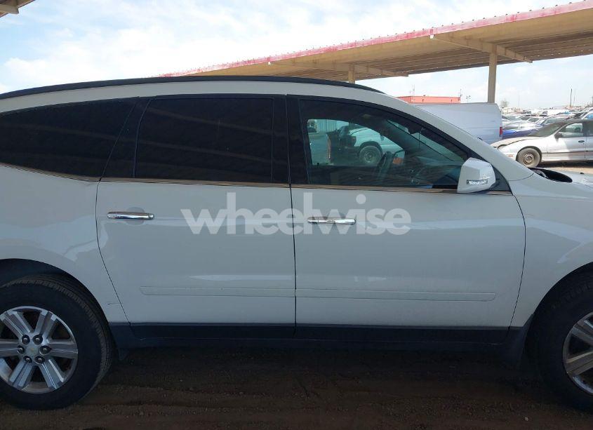 Photo 13 of 2014 Chevrolet Traverse 2LT (VIN 1GNKRHKD1EJ305643)