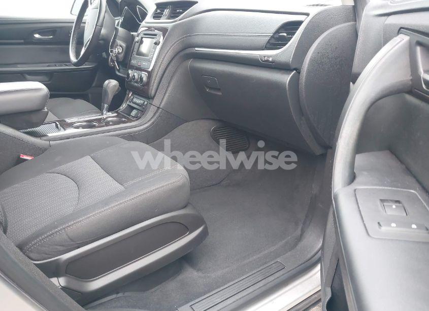 Photo 5 of 2016 Chevrolet Traverse 2LT (VIN 1GNKRHKD1GJ165032)