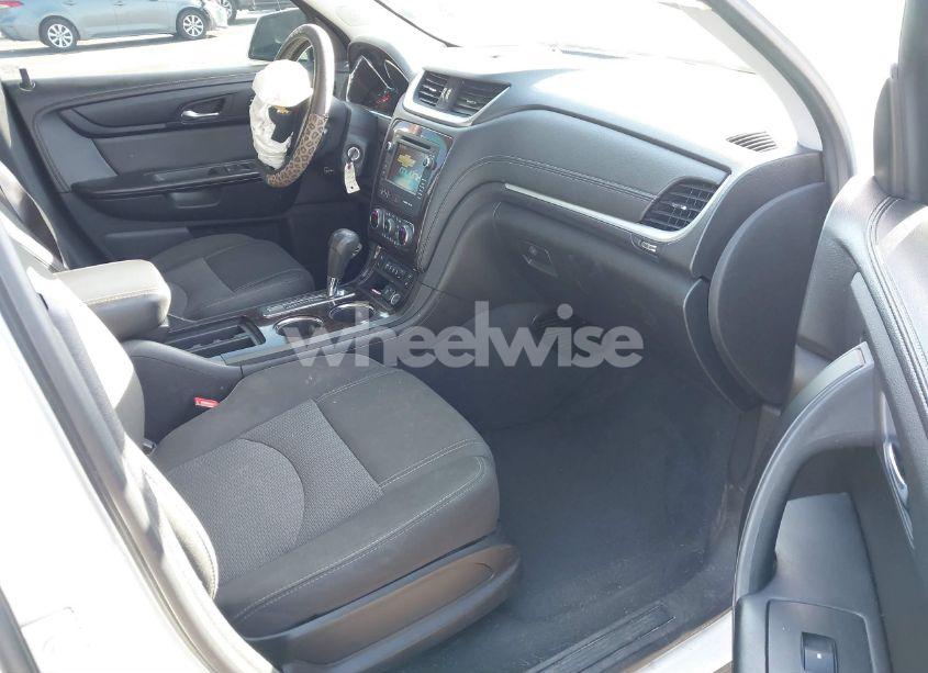 Photo 5 of 2015 Chevrolet Traverse 2LT (VIN 1GNKRHKD2FJ178340)