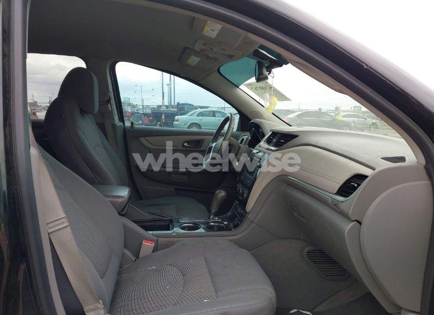 Photo 5 of 2016 Chevrolet Traverse 2LT (VIN 1GNKRHKD2GJ170210)