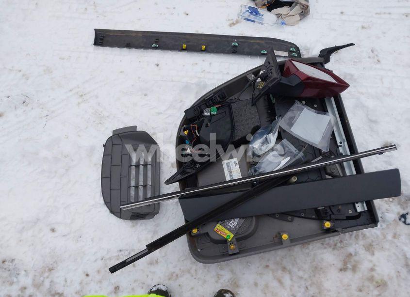 Photo 12 of 2016 Chevrolet Traverse 2LT (VIN 1GNKRHKD2GJ302317)