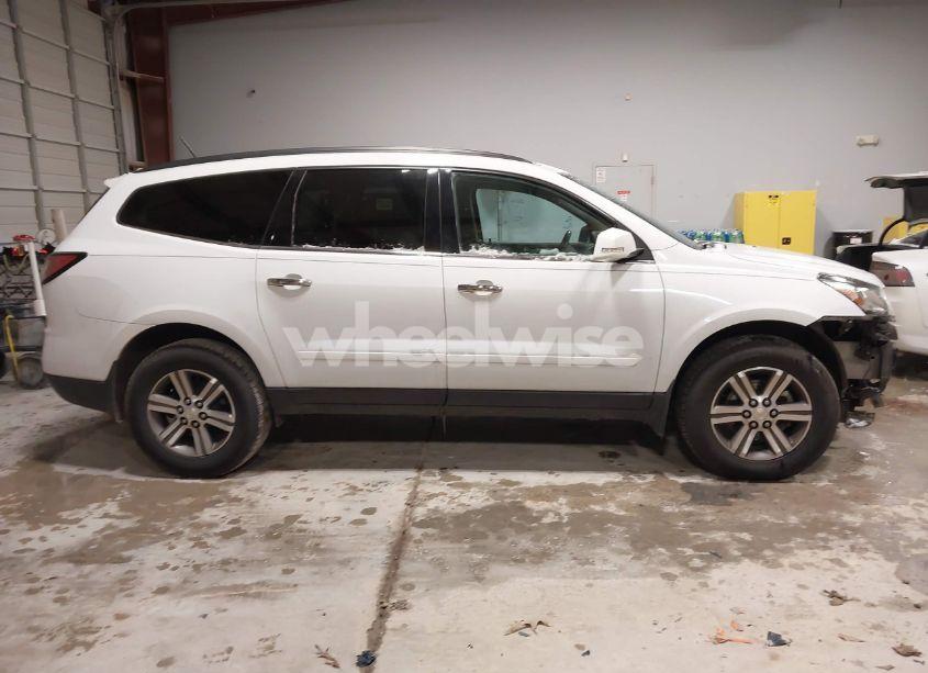 Photo 14 of 2017 Chevrolet Traverse 2LT (VIN 1GNKRHKD2HJ102569)