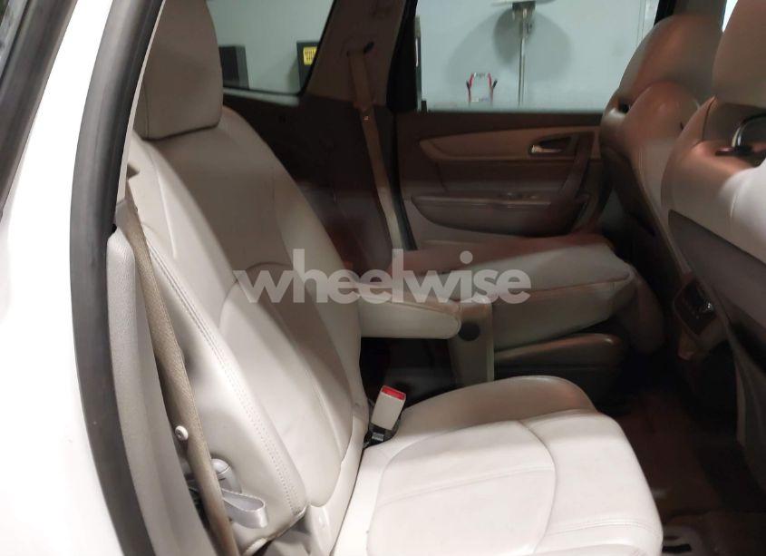 Photo 8 of 2017 Chevrolet Traverse 2LT (VIN 1GNKRHKD2HJ102569)