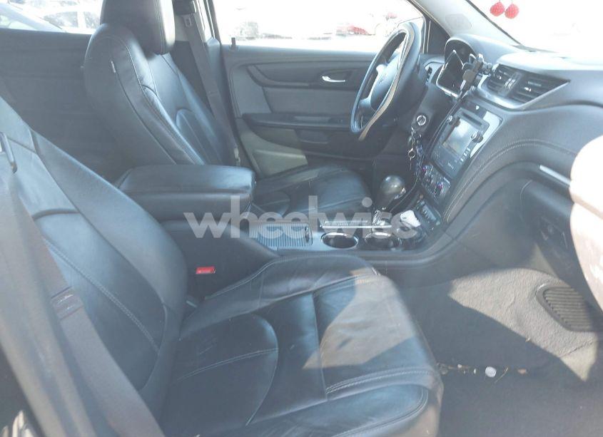 Photo 5 of 2015 Chevrolet Traverse 2LT (VIN 1GNKRHKD3FJ201026)