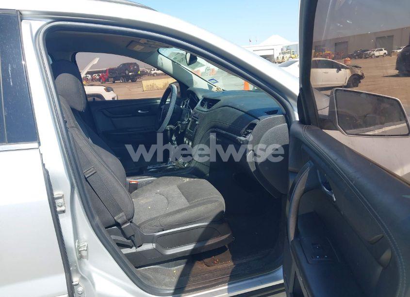 Photo 5 of 2016 Chevrolet Traverse 2LT (VIN 1GNKRHKD3GJ129665)