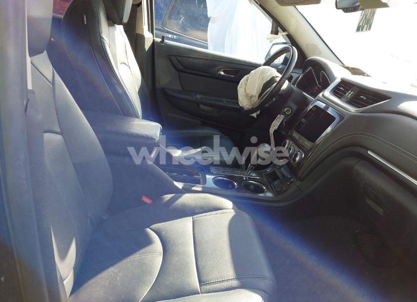 Photo 5 of 2017 Chevrolet Traverse 2LT (VIN 1GNKRHKD3HJ172436)