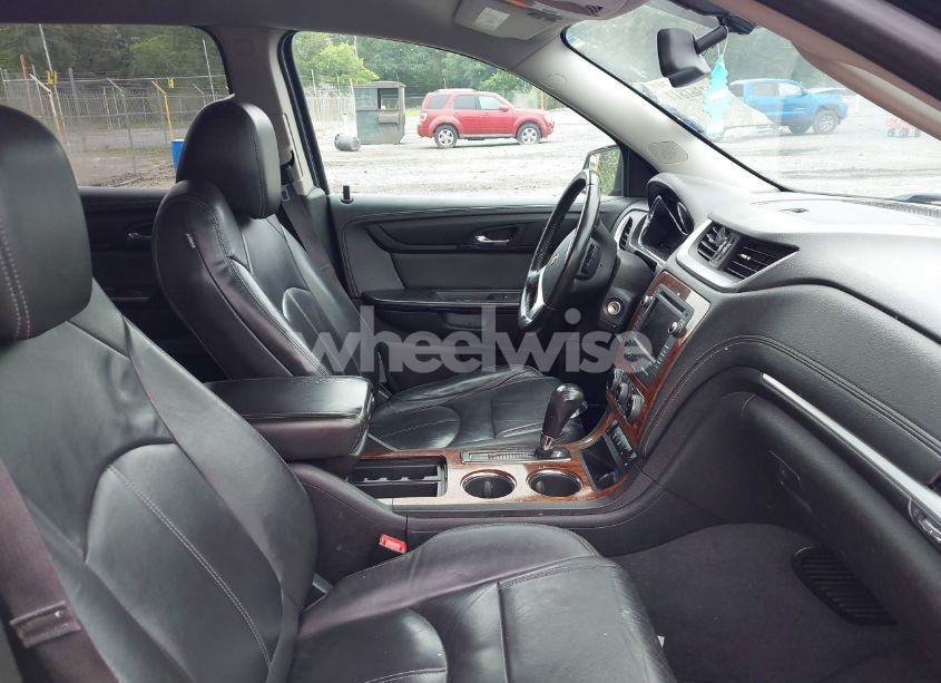 Photo 5 of 2014 Chevrolet Traverse 2LT (VIN 1GNKRHKD4EJ377095)