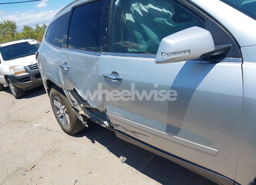 Photo 6 of 2015 Chevrolet Traverse 2LT (VIN 1GNKRHKD4FJ135456)
