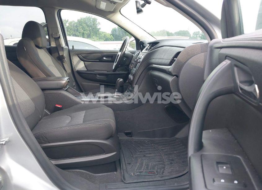 Photo 5 of 2016 Chevrolet Traverse 2LT (VIN 1GNKRHKD4GJ254190)