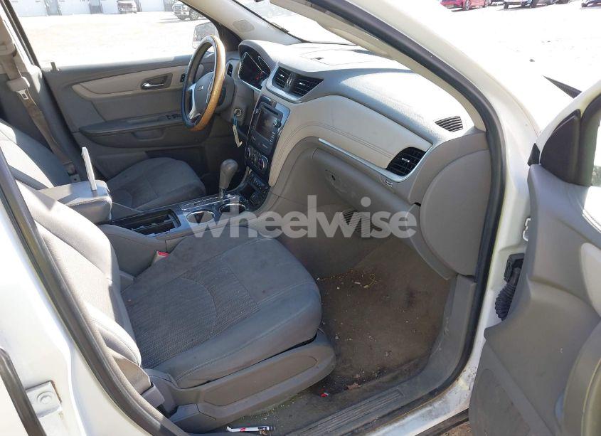 Photo 5 of 2017 Chevrolet Traverse 2LT (VIN 1GNKRHKD4HJ142099)