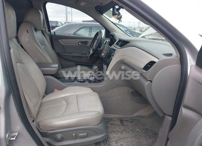 Photo 5 of 2014 Chevrolet Traverse 2LT (VIN 1GNKRHKD5EJ163152)