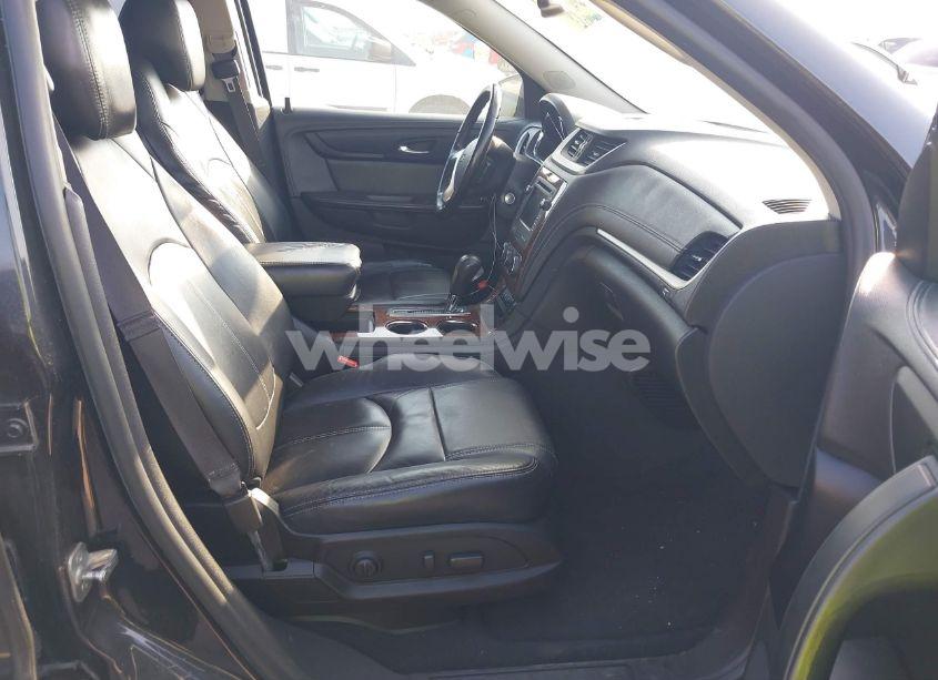 Photo 5 of 2014 Chevrolet Traverse 2LT (VIN 1GNKRHKD5EJ210213)