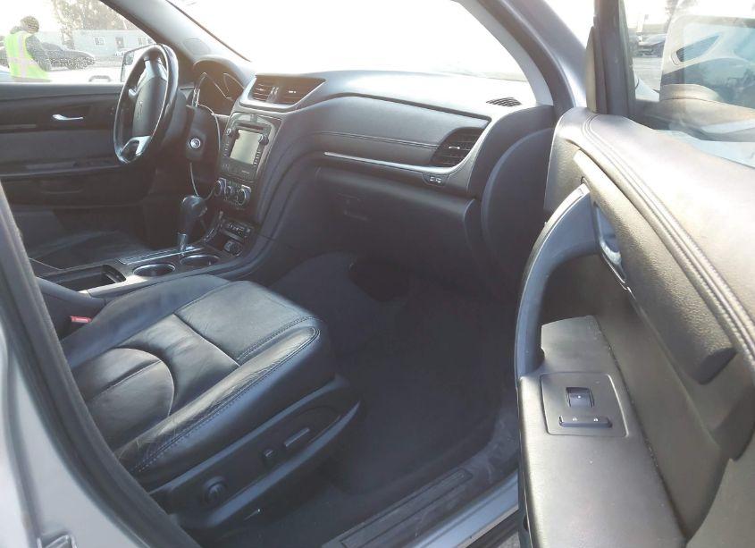 Photo 5 of 2015 Chevrolet Traverse 2LT (VIN 1GNKRHKD5FJ240815)