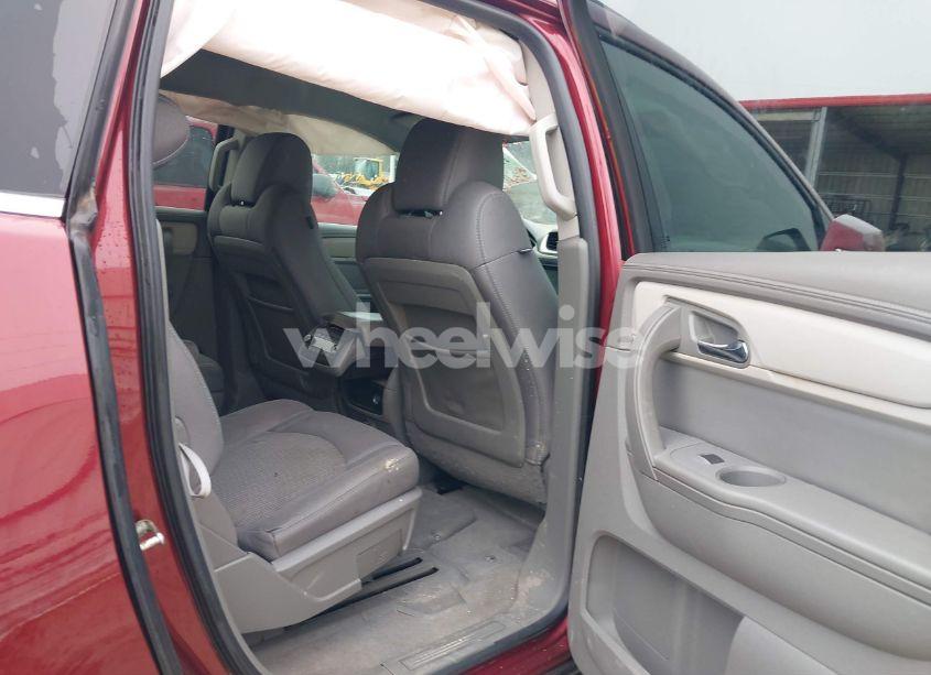 Photo 8 of 2016 Chevrolet Traverse 2LT (VIN 1GNKRHKD5GJ213065)