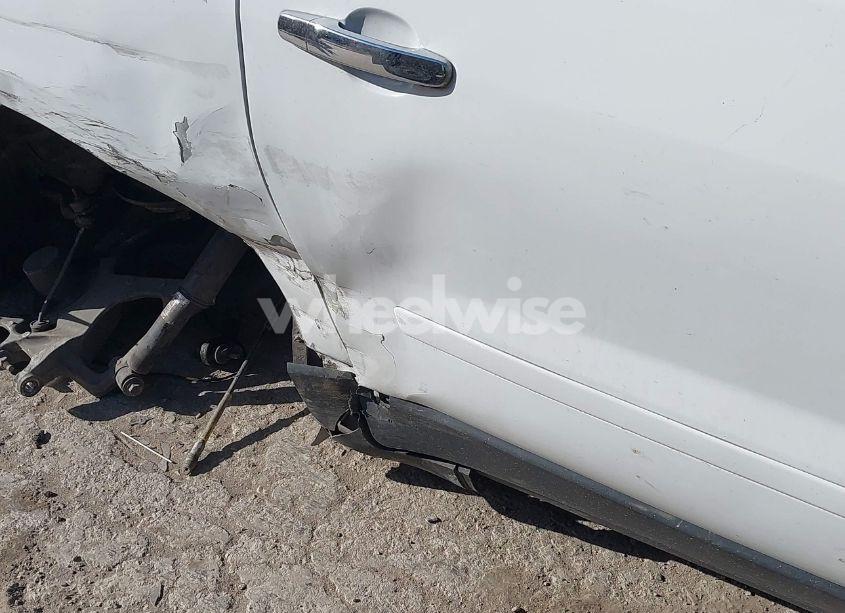 Photo 6 of 2017 Chevrolet Traverse 2LT (VIN 1GNKRHKD5HJ341050)