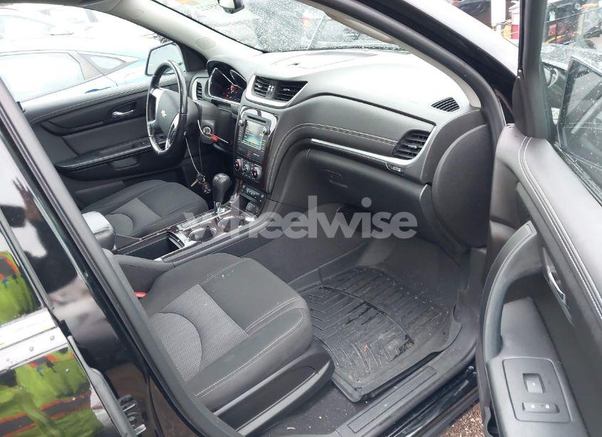 Photo 5 of 2017 Chevrolet Traverse 2LT (VIN 1GNKRHKD6HJ191174)