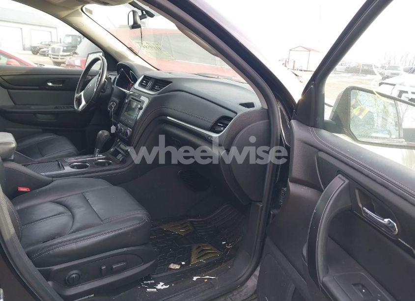 Photo 5 of 2017 Chevrolet Traverse 2LT (VIN 1GNKRHKD6HJ348671)