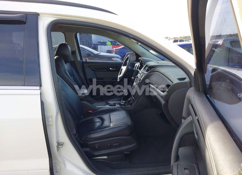 Photo 5 of 2015 Chevrolet Traverse 2LT (VIN 1GNKRHKD7FJ228472)