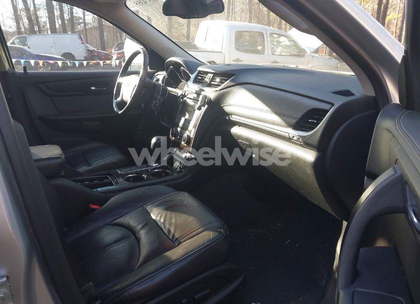 Photo 5 of 2017 Chevrolet Traverse 2LT (VIN 1GNKRHKD7HJ236090)