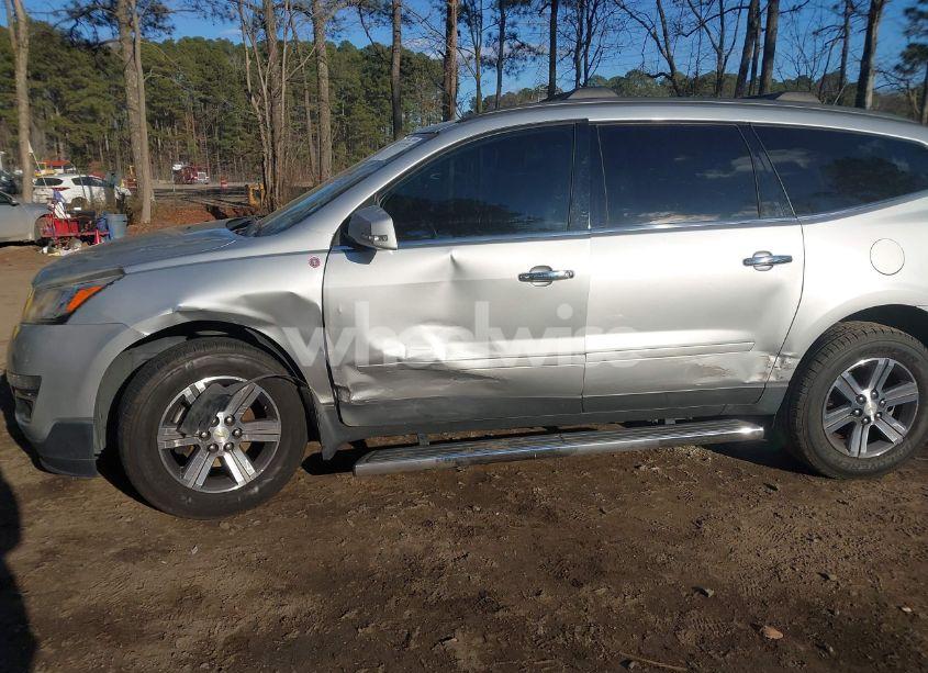 Photo 6 of 2017 Chevrolet Traverse 2LT (VIN 1GNKRHKD7HJ236090)