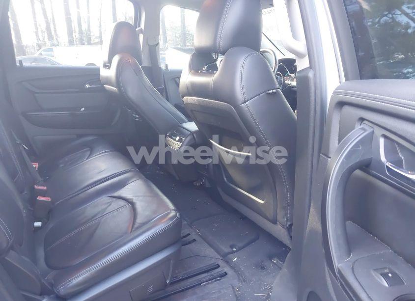 Photo 8 of 2017 Chevrolet Traverse 2LT (VIN 1GNKRHKD7HJ236090)