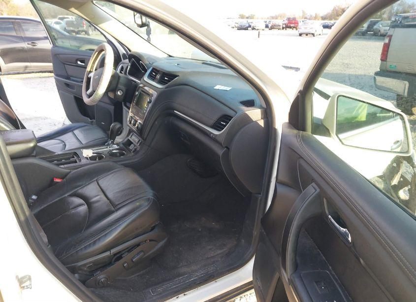Photo 5 of 2015 Chevrolet Traverse 2LT (VIN 1GNKRHKD8FJ239741)
