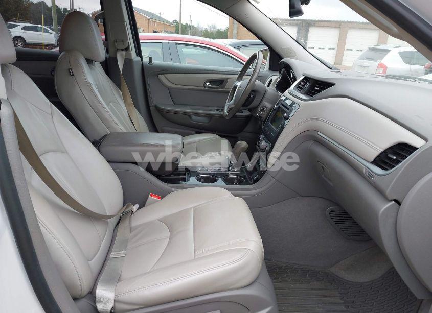 Photo 5 of 2016 Chevrolet Traverse 2LT (VIN 1GNKRHKD8GJ152732)