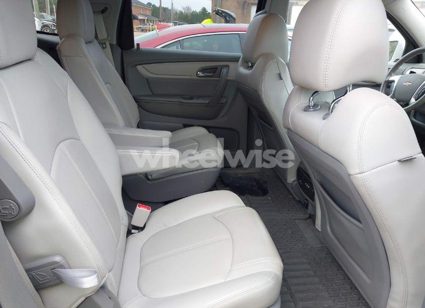 Photo 8 of 2016 Chevrolet Traverse 2LT (VIN 1GNKRHKD8GJ152732)