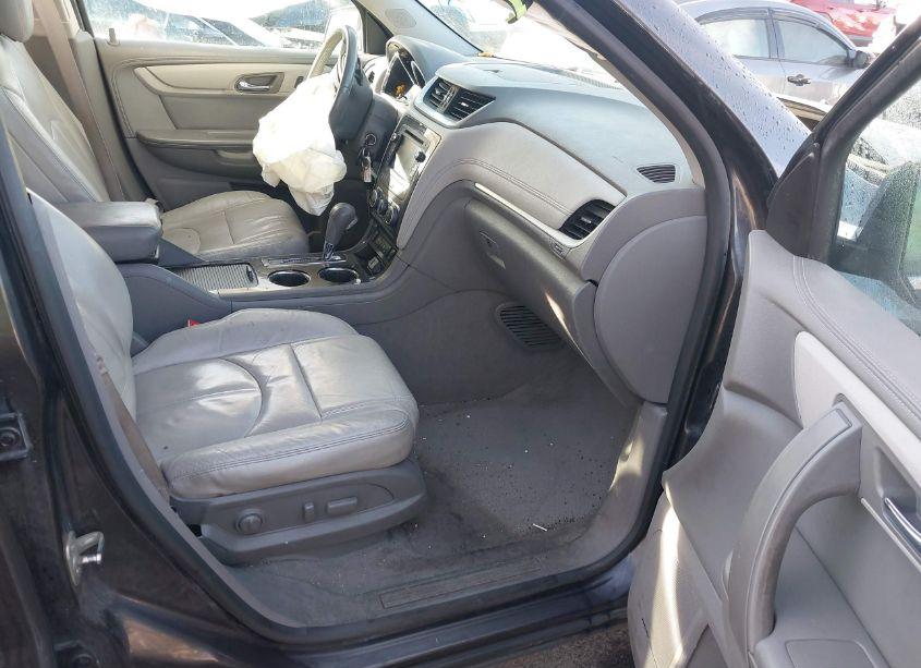 Photo 5 of 2015 Chevrolet Traverse 2LT (VIN 1GNKRHKD9FJ174544)