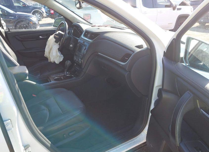 Photo 5 of 2017 Chevrolet Traverse 2LT (VIN 1GNKRHKD9HJ219985)