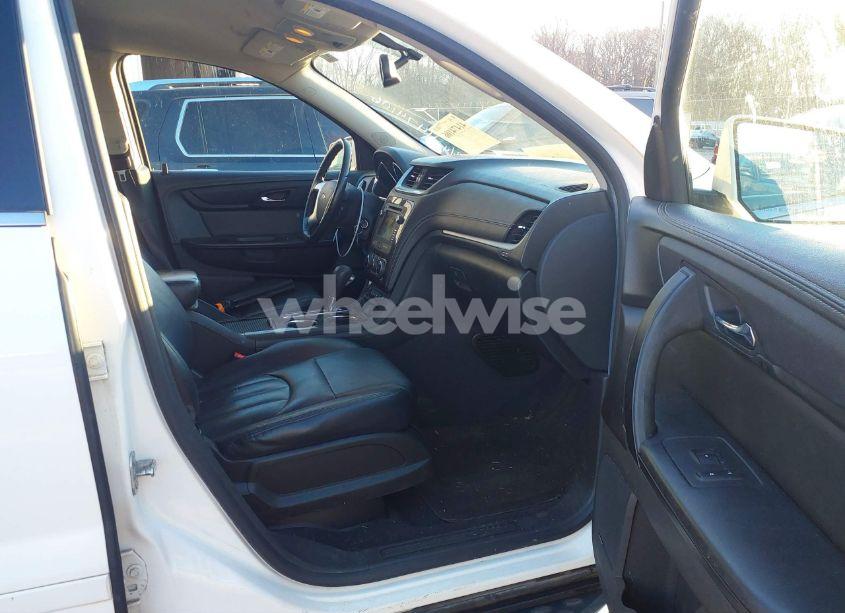 Photo 5 of 2015 Chevrolet Traverse 2LT (VIN 1GNKRHKDXFJ134067)