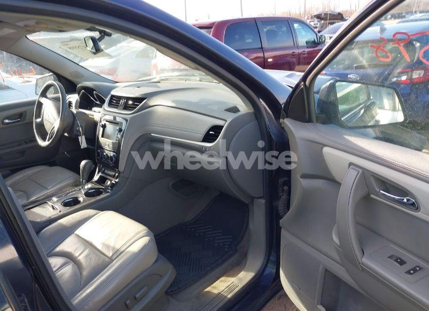 Photo 5 of 2015 Chevrolet Traverse 2LT (VIN 1GNKRHKDXFJ152326)