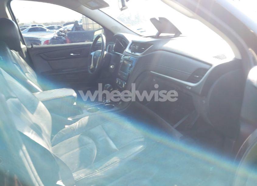 Photo 5 of 2015 Chevrolet Traverse 2LT (VIN 1GNKRHKDXFJ226537)