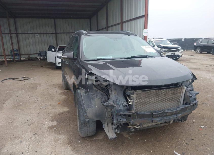 2017 Chevrolet Traverse 2LT (VIN 1GNKRHKDXHJ121225) main photo