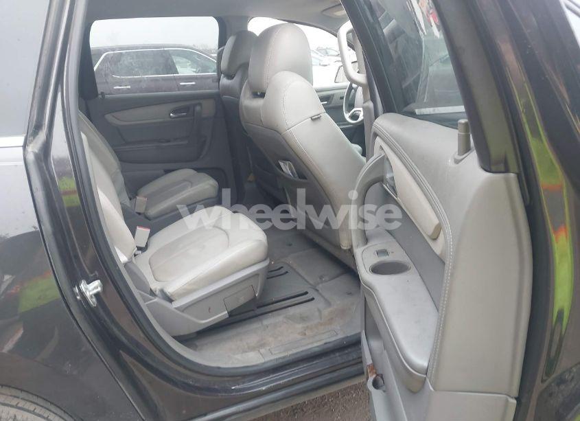 Photo 8 of 2017 Chevrolet Traverse 2LT (VIN 1GNKRHKDXHJ121225)