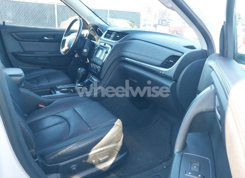 Photo 5 of 2017 Chevrolet Traverse 2LT (VIN 1GNKRHKDXHJ151244)