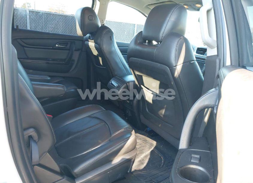 Photo 8 of 2017 Chevrolet Traverse 2LT (VIN 1GNKRHKDXHJ151244)