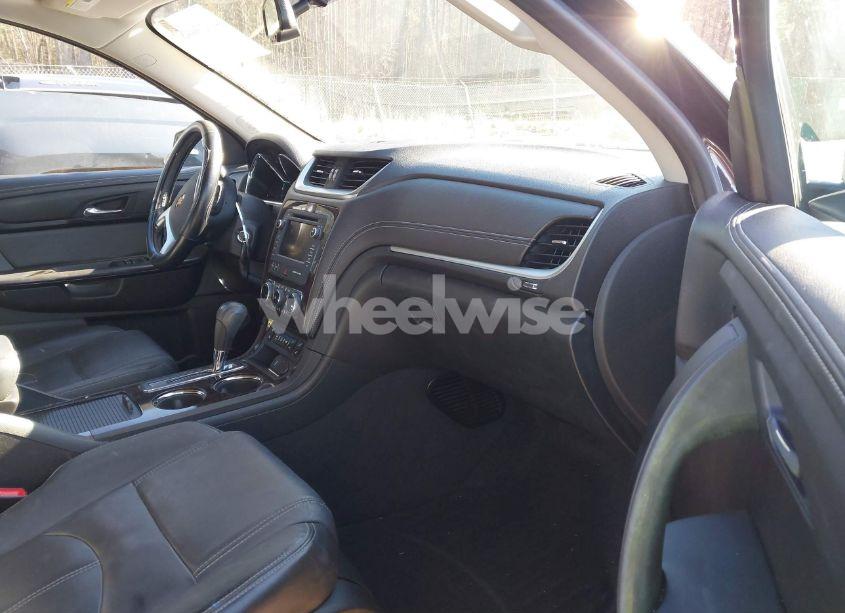 Photo 5 of 2017 Chevrolet Traverse 2LT (VIN 1GNKRHKDXHJ197656)