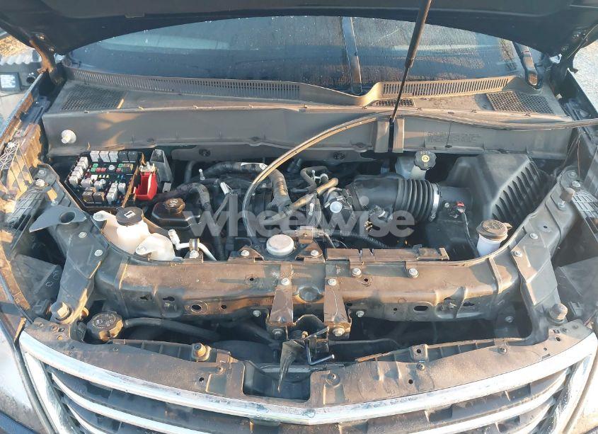 Photo 10 of 2017 Chevrolet Traverse 2LT (VIN 1GNKRHKDXHJ229960)